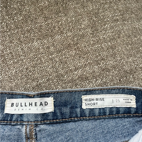 Bullhead size 25 high rise jean short - Picture 3 of 3